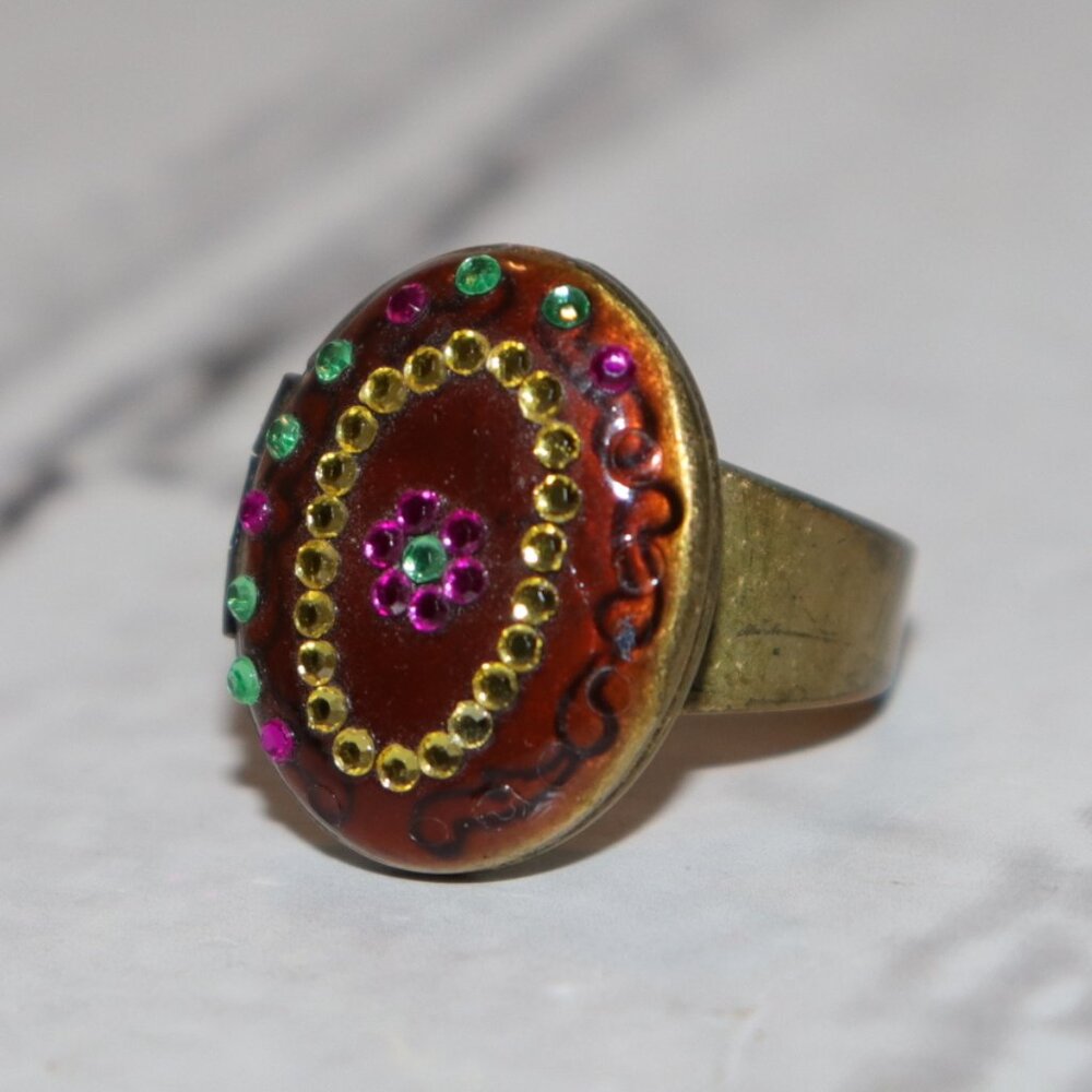 🔐 Vintage Brass-Tone Locket Ring · Adjustable Size 6.5–9 🔐